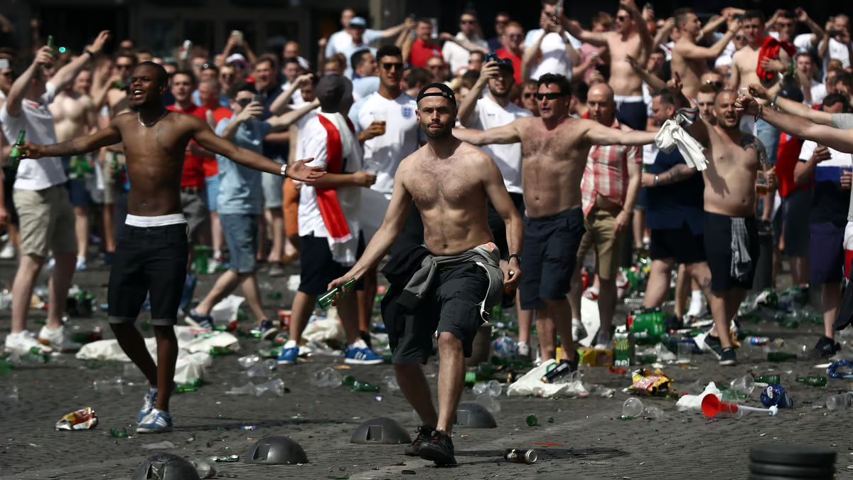De relatie tussen voetbalhooliganisme en sociale problemen