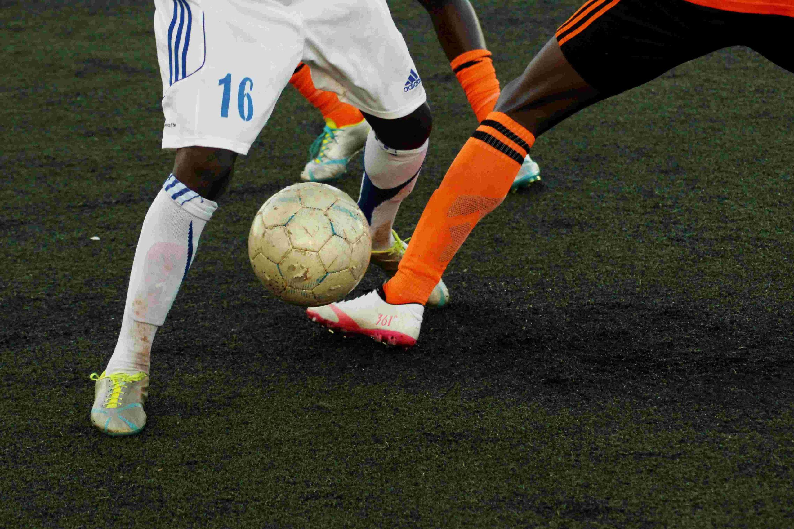 Oltre il campo: come le maglie da calcio riflettono le disuguaglianze sociali