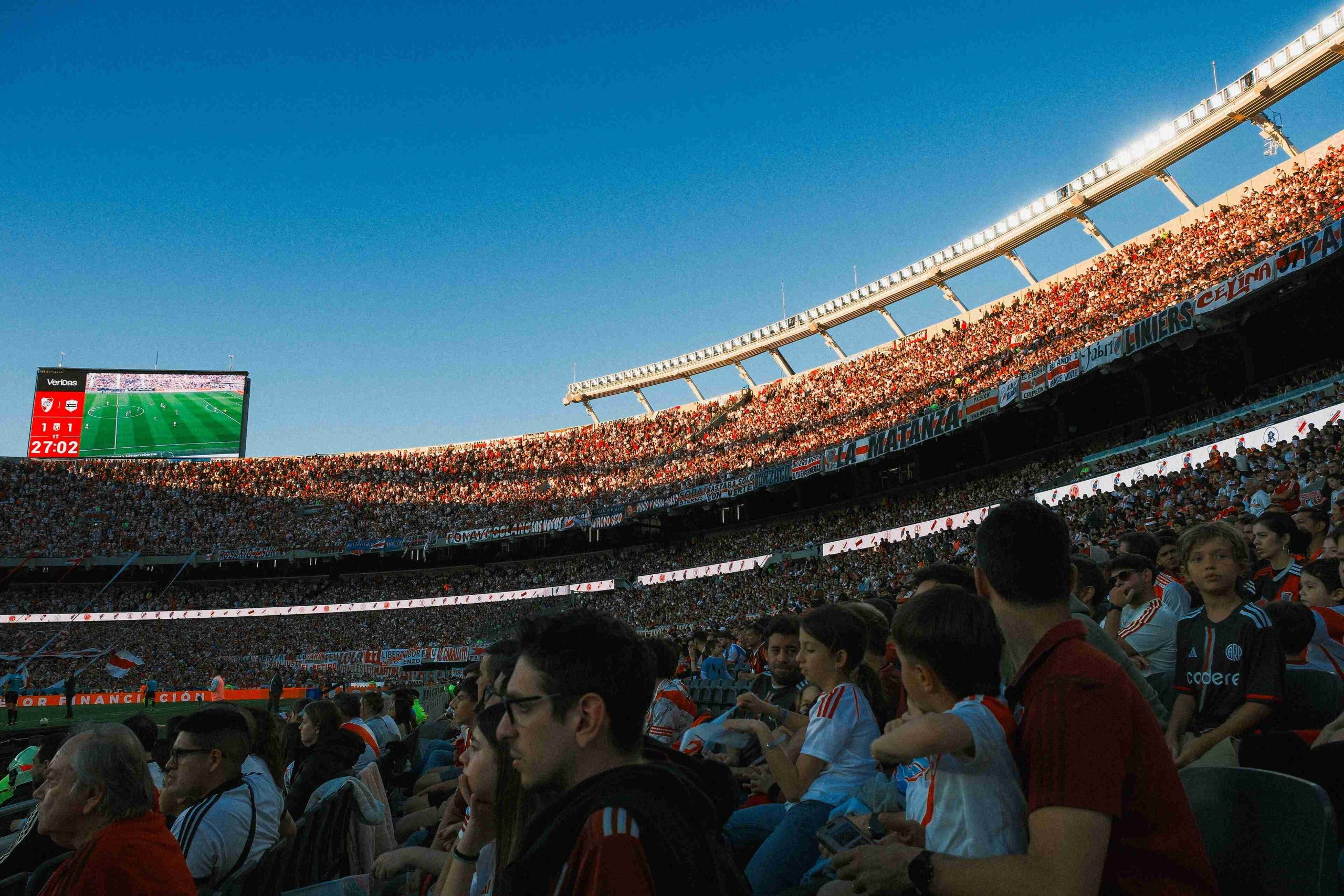Calcio e violenza: quando la passione dei tifosi diventa un rischio sociale